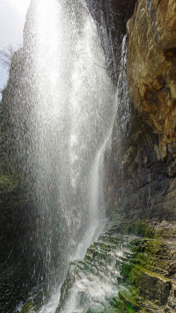 Skaklya Waterfall drizzling onto the rocks