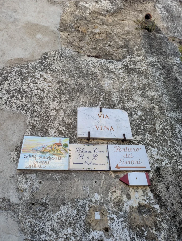 Path of Lemons Amalfi Coast - signs