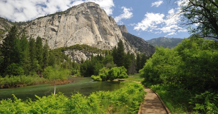 Zumwalt Meadow - one of the best things to do in Kings Canyon National Park